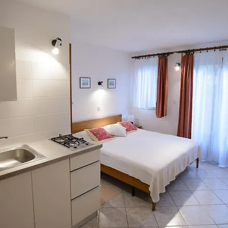 아파트 Apartments Alba - Studio Apartment Jasmine 로비니